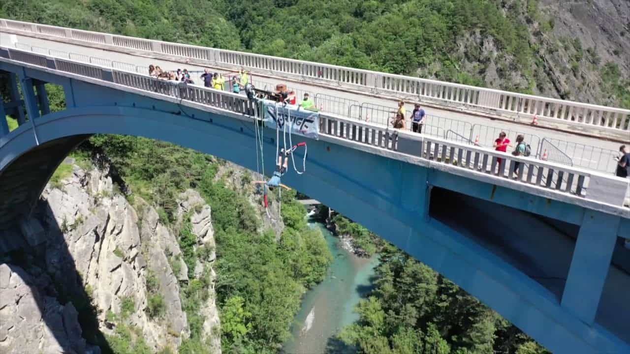 Saut a lelastique du pont de Ponsonnas a La Mure saut a lelastique haute savoie 73
