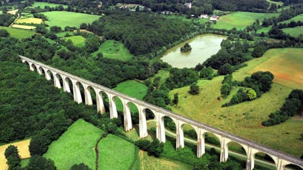 Viaduc de Cluis saut a lelastique tours